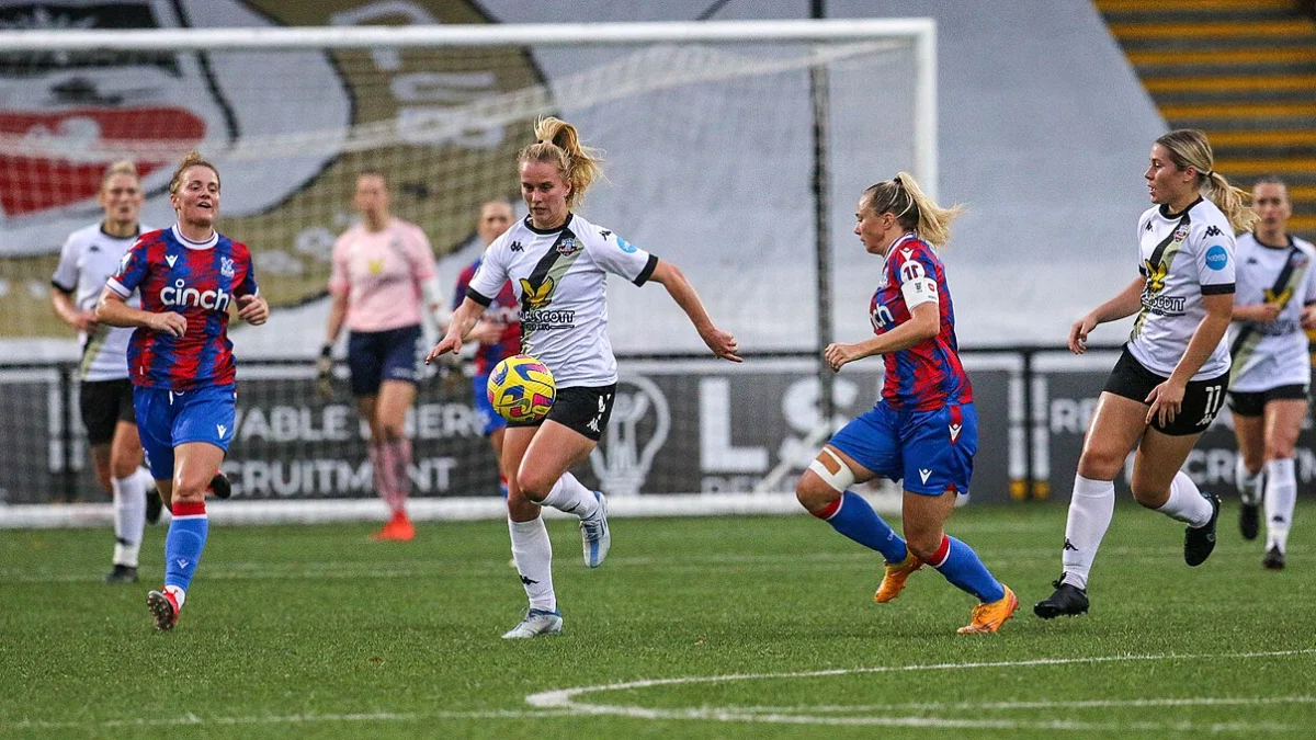 BBC Women's Football Weekly يطرح سؤالاً جوهرياً عن دعم المواهب المحلية في كرة القدم النسائية