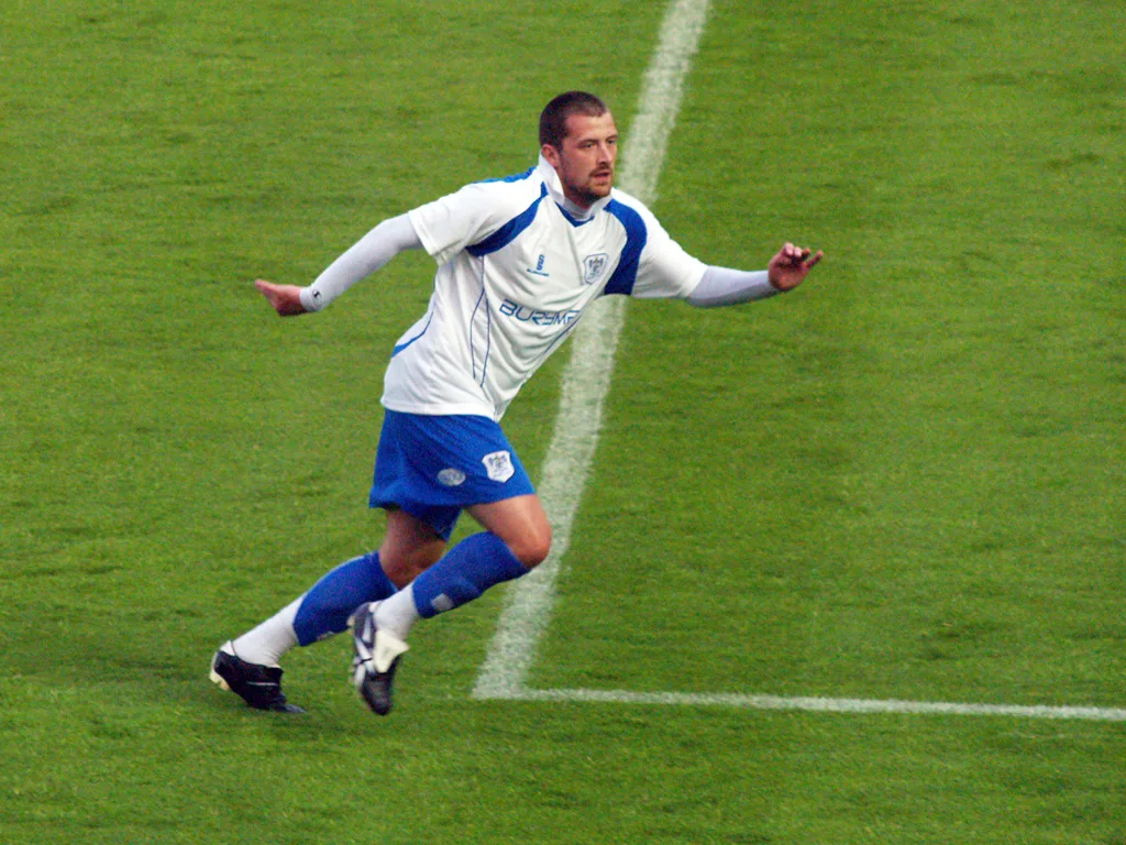 إيفرتون يُفكّ شفرة انتقالات الحرّ.. فاردي ومارسيال في طليعة الأهداف